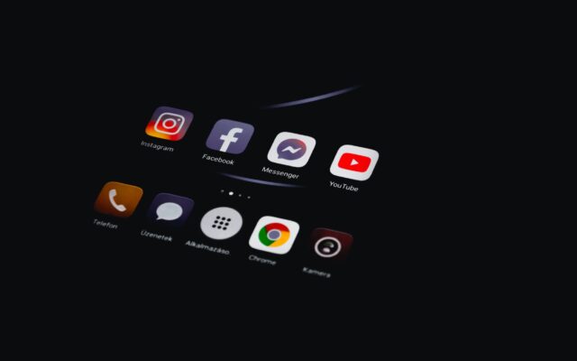 iphone screen showing icons with icons
