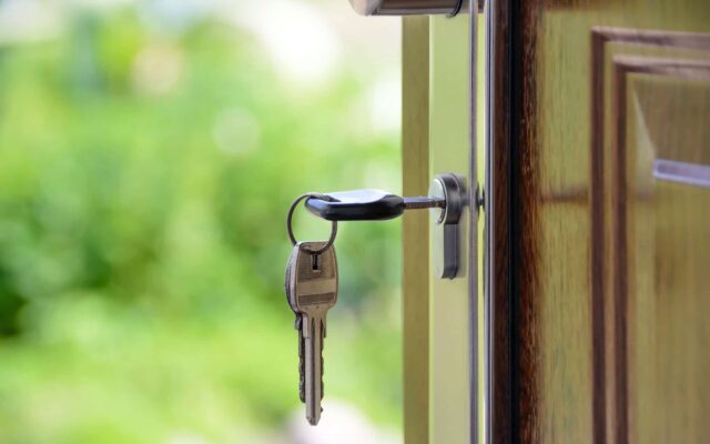 black handled key on key hole